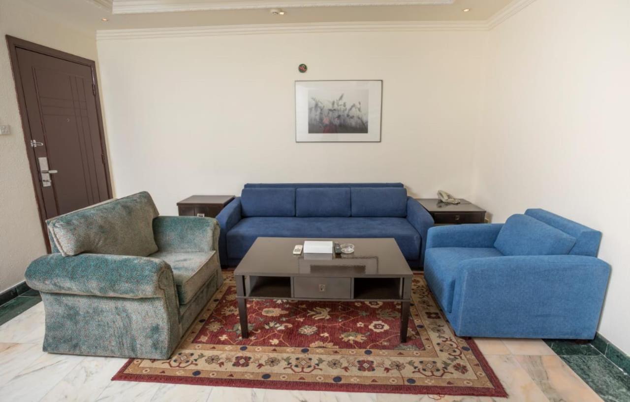Delmon Hotel Suites Джеда Екстериор снимка