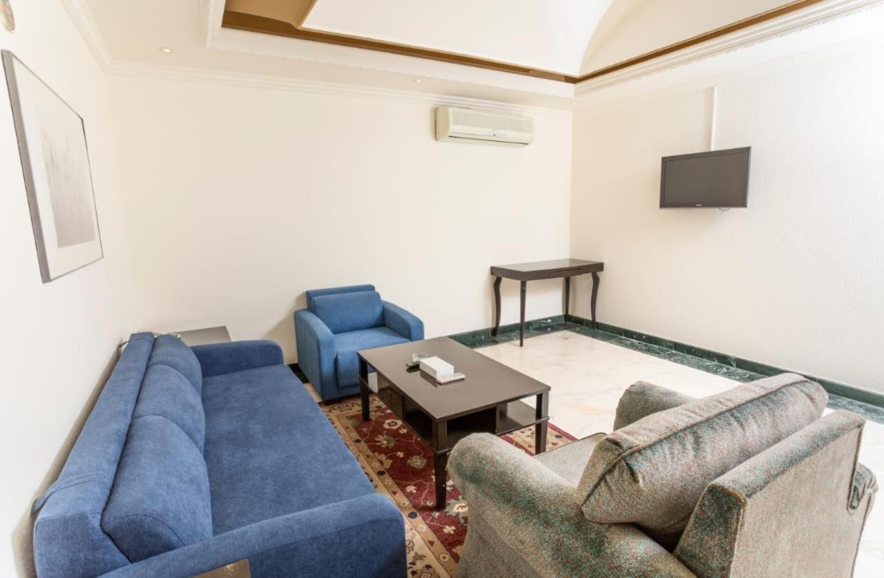 Delmon Hotel Suites Джеда Екстериор снимка