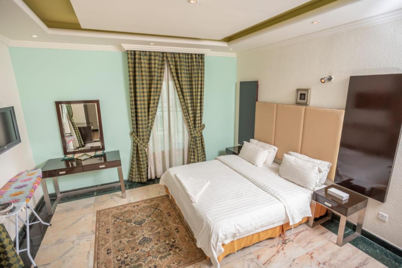 Delmon Hotel Suites Джеда Екстериор снимка