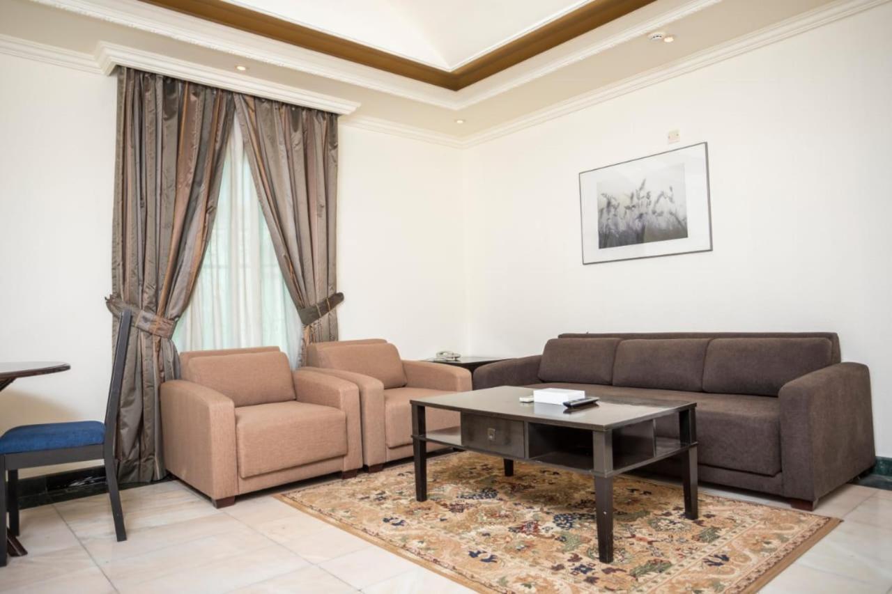 Delmon Hotel Suites Джеда Екстериор снимка