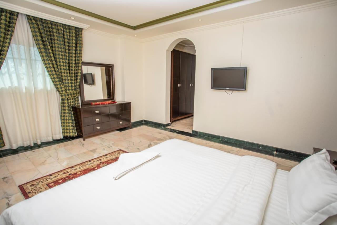 Delmon Hotel Suites Джеда Екстериор снимка