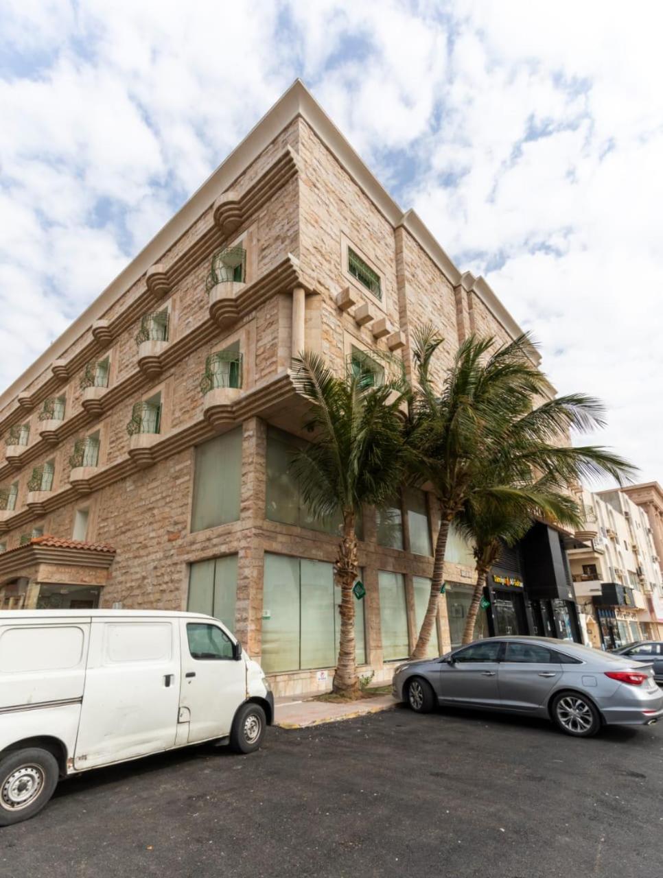 Delmon Hotel Suites Джеда Екстериор снимка