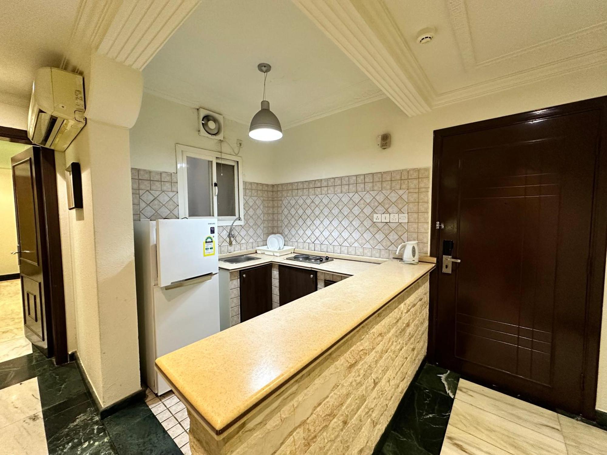 Delmon Hotel Suites Джеда Екстериор снимка