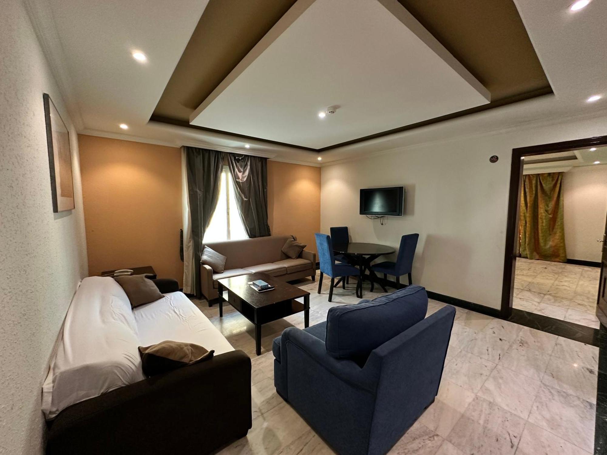 Delmon Hotel Suites Джеда Екстериор снимка