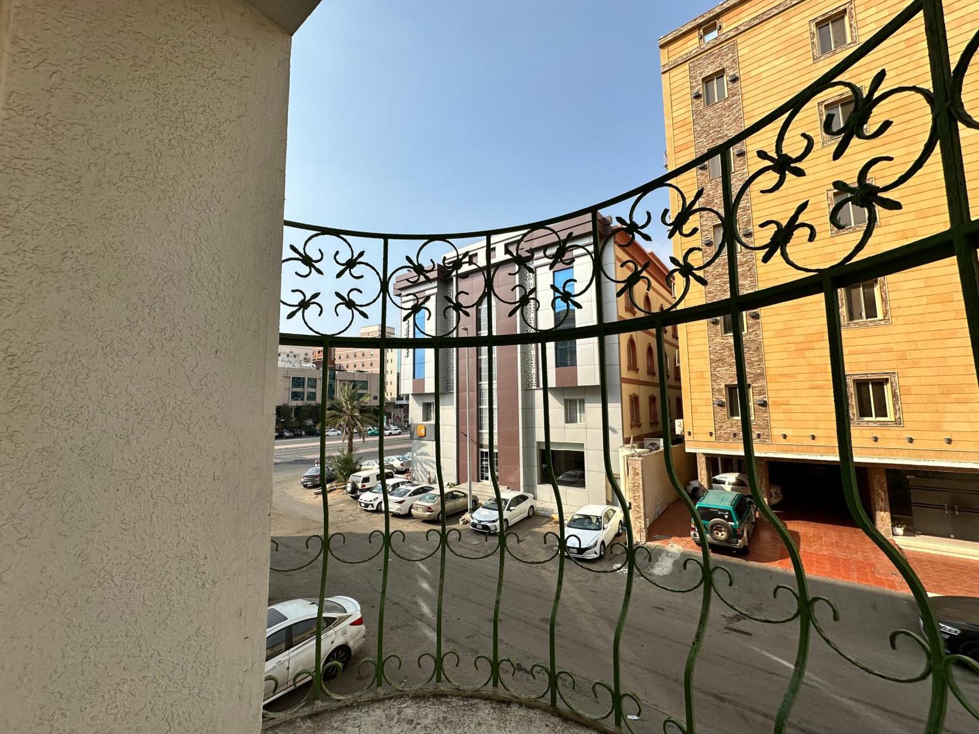 Delmon Hotel Suites Джеда Екстериор снимка