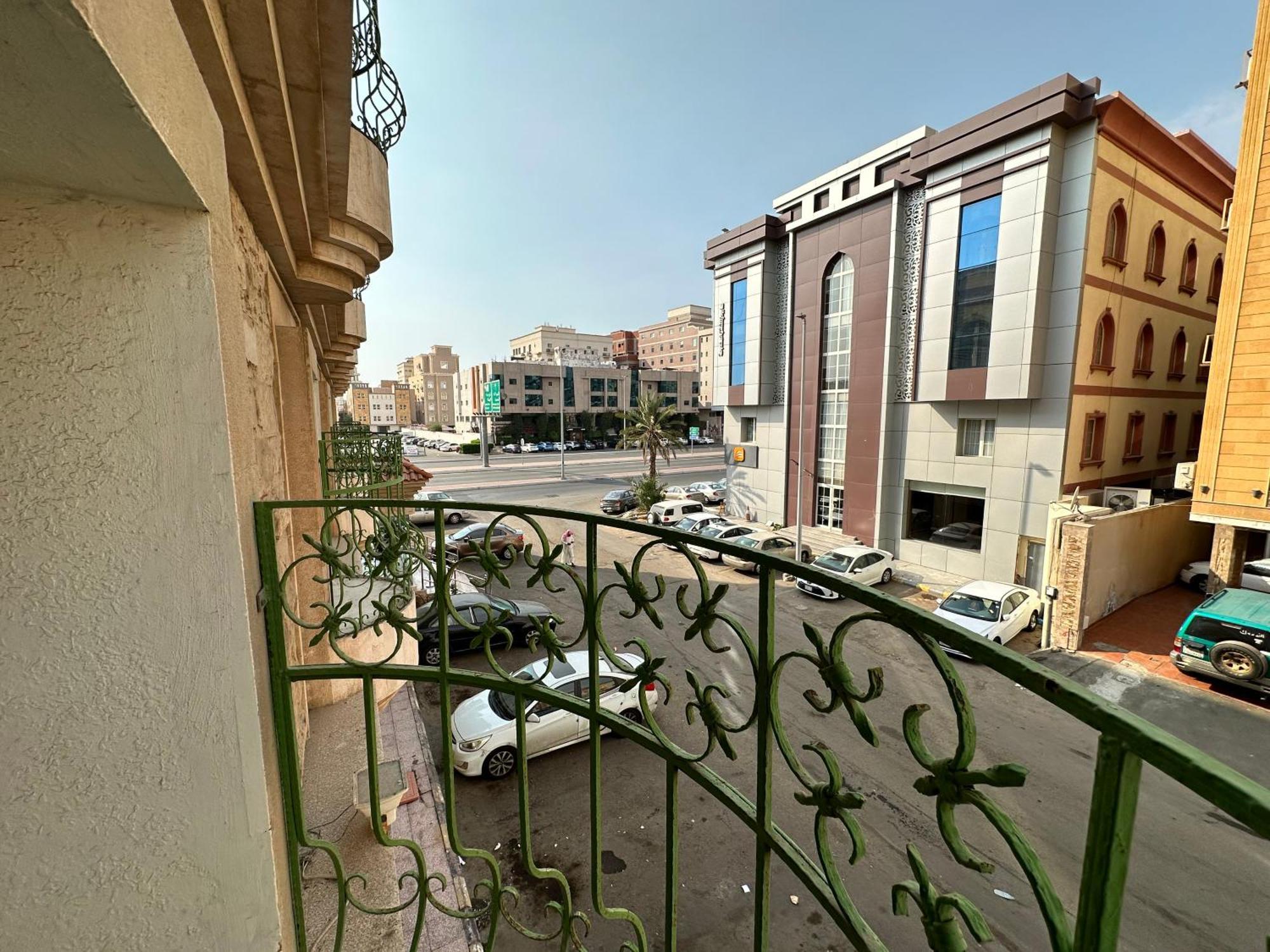Delmon Hotel Suites Джеда Екстериор снимка