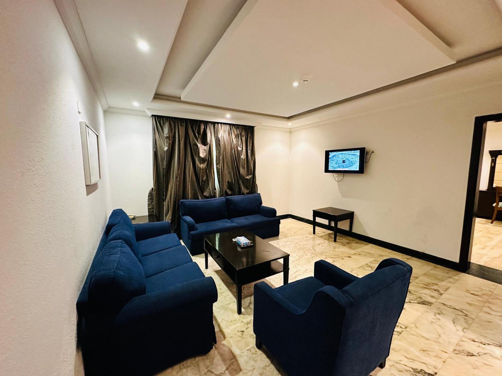 Delmon Hotel Suites Джеда Екстериор снимка